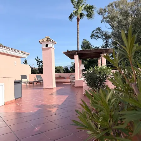 公寓 Costa Del Sol Frontline Sea View Penthouse 埃斯特波纳